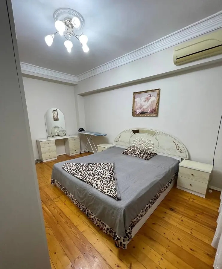 Квартира, 3 комн., 75 м², 2/4 эт., Юнусабадский, напротив Алайского — фото 1