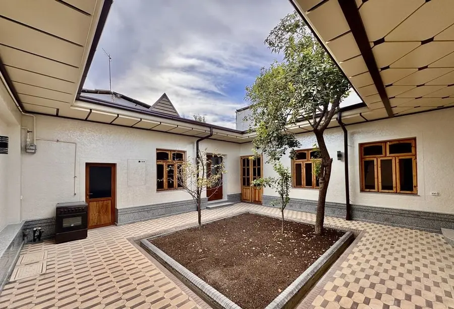 Шикарный дом, 5 комн., 212 м², Алмазарский, ресторан Сулола — фото 1