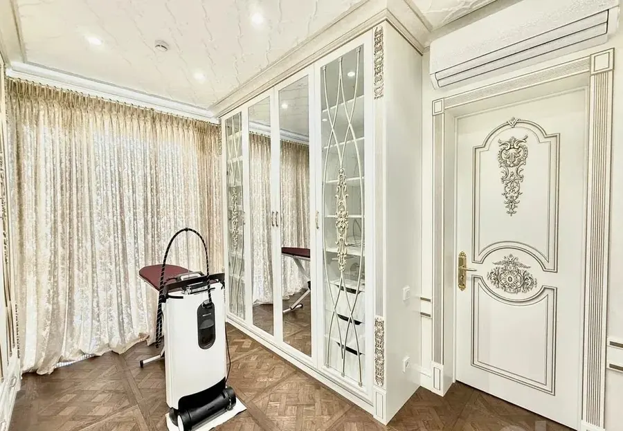 Шикарная квартира, 8 комн., 238 м², 3/16 эт., Яккасарайский, рядом с лифтом — фото 12