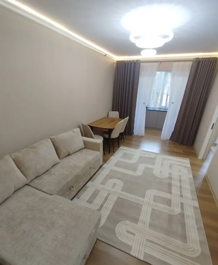 Квартира, 2 комн., 50 м², 2/4 эт., Юнусабадский, Возле круга — фото 1