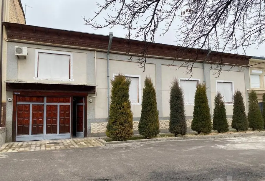 Уютный дом, 15 комн., 800 м², Учтепинский, улица Назарбек 8 — фото 1