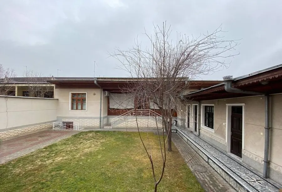 Уютный дом, 15 комн., 800 м², Учтепинский, улица Назарбек 8 — фото 2