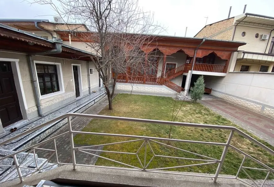 Уютный дом, 15 комн., 800 м², Учтепинский, улица Назарбек 8 — фото 3