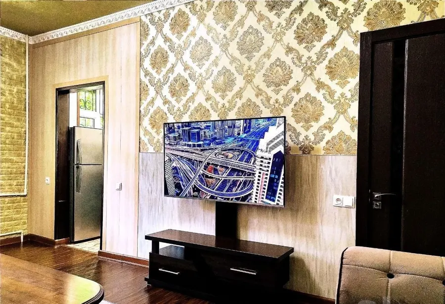 Шикарная квартира, 2 комн., 43 м², 1/4 эт., Чиланзарский, Чиланзар 8 квартал — фото 2